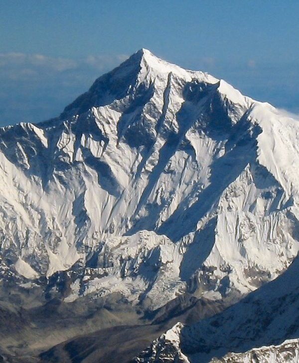Mount_Everest_as_seen_from_Drukair2_PLW_edit_Cropped