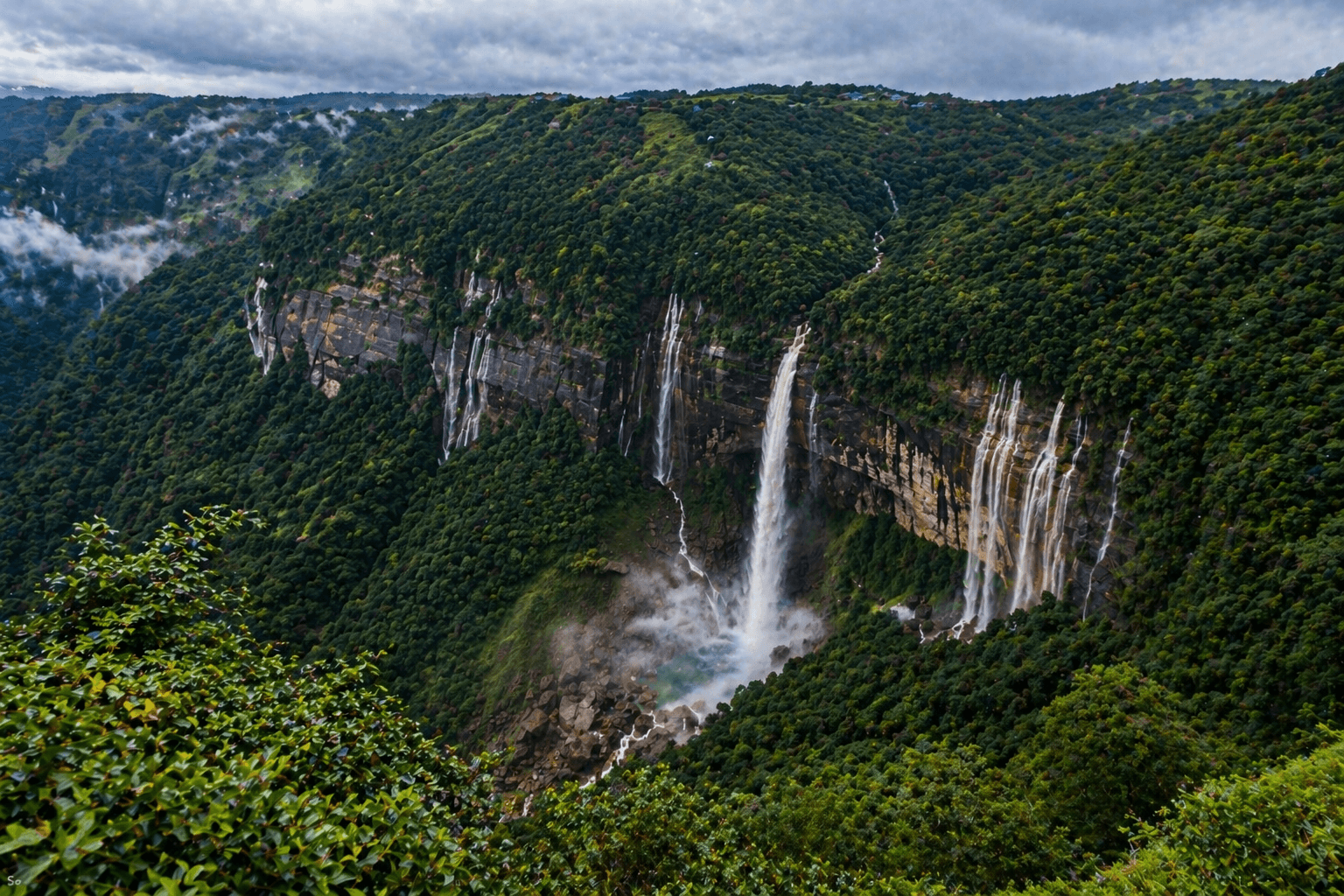 4 Days / 3 Nights Shillong → Cherrapunjee → Mawlynnong → Dawki Meghalaya